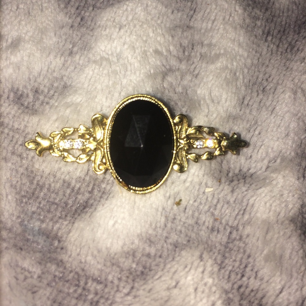 Black onyx brooch is golden